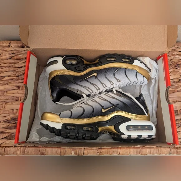 NIKE Air Max Plus TN White Metallic Gold Black HMO352-100 Sneaker Size M 6.5/W 8